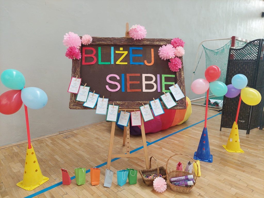 Szkolna impreza „Bliżej siebie”