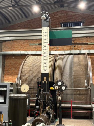 Edukacyjna podróż w głąb historii w ramach przedsięwzięcia MEN „Wyjście z klasą”