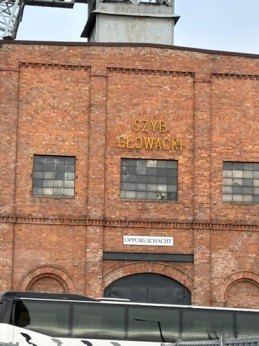 Edukacyjna podróż w głąb historii w ramach przedsięwzięcia MEN „Wyjście z klasą”