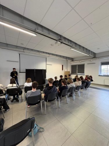 Edukacyjna podróż w głąb historii w ramach przedsięwzięcia MEN „Wyjście z klasą”