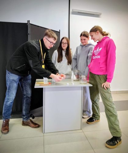 Edukacyjna podróż w głąb historii w ramach przedsięwzięcia MEN „Wyjście z klasą”