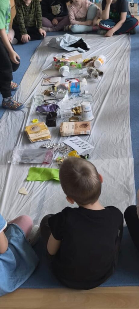Zajęcia o segregacji śmieci i recyklingu